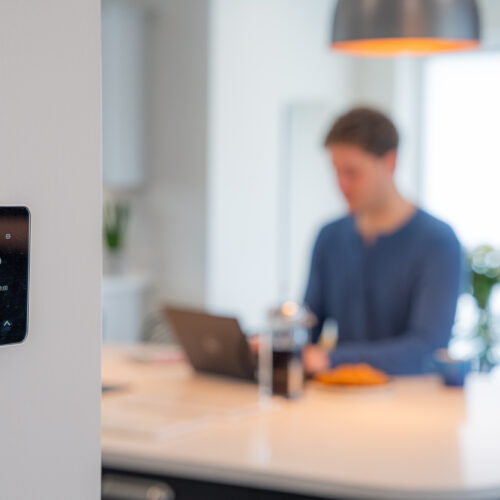 How Smart Thermostats Align with the UK’s Low-Carbon Heating Future 
