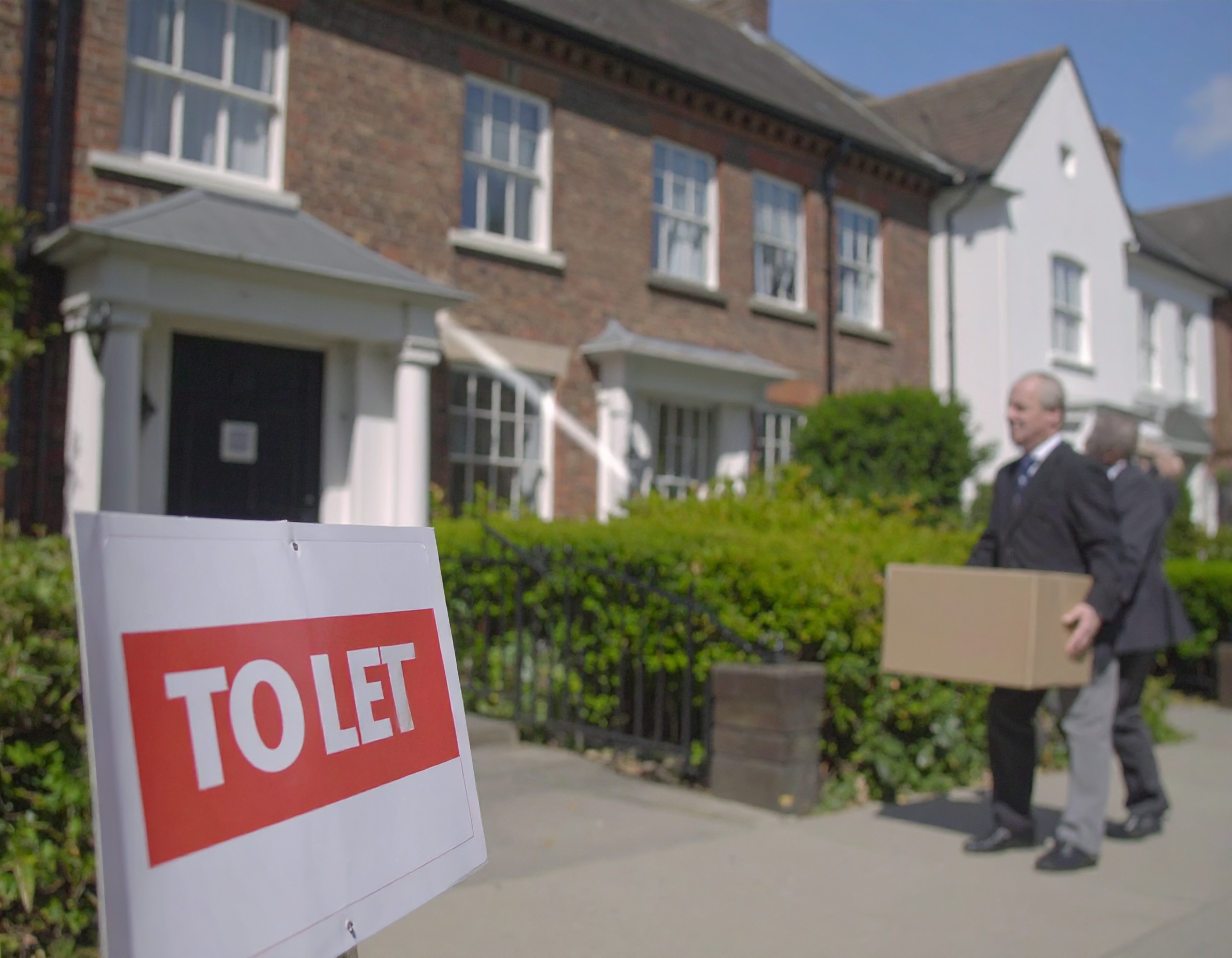 UK Private Rents Fall for First Time in Five Years as Cooling Mortgage Rates Ease Pressure on Tenants