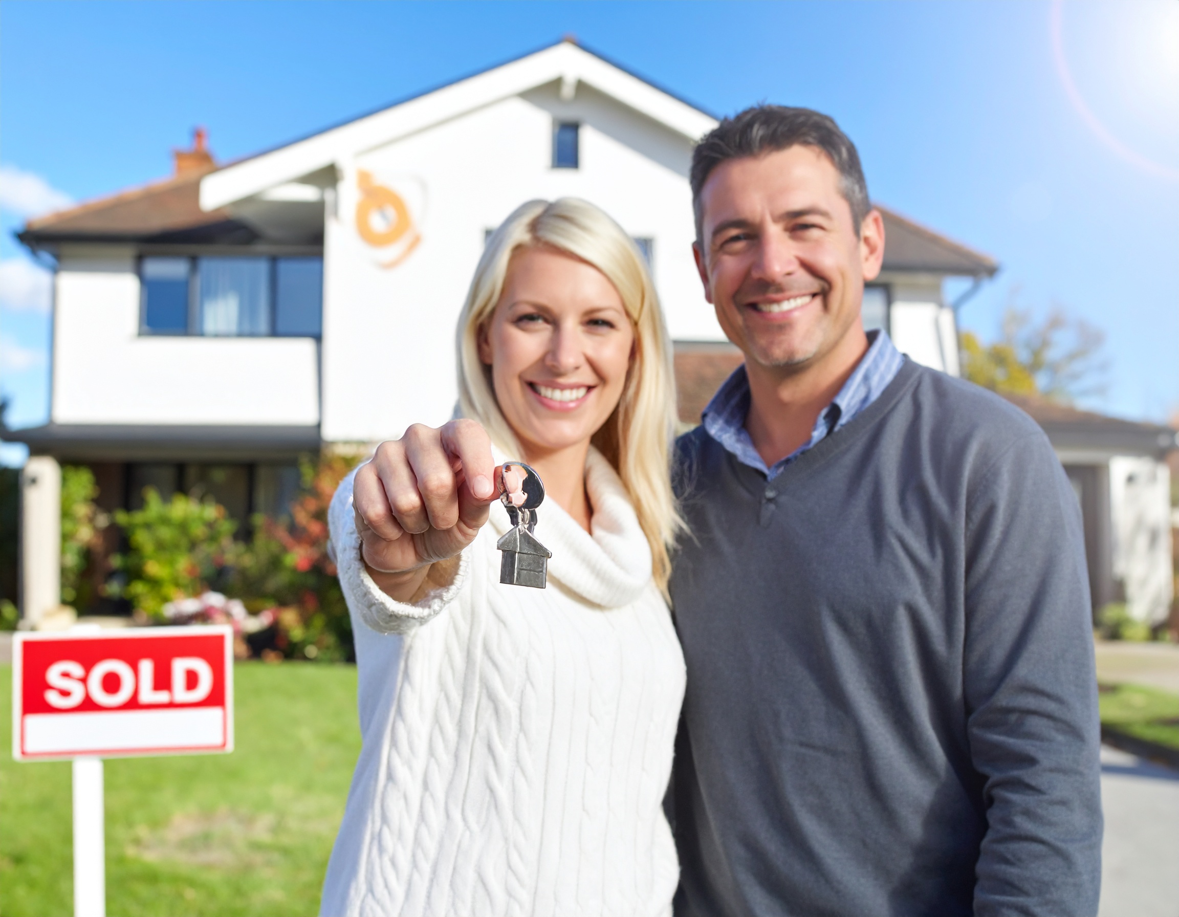 Mortgage Rates Fall as Bank of England Holds Base Rate – A Boost for UK Homebuyers